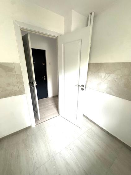 Apartament cu 3 camere semidecomandat în Titan