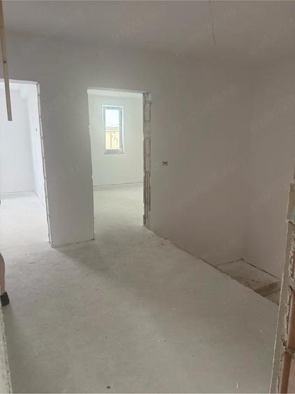 Casă cu 3 camere cu Teren 370 Mp în Central