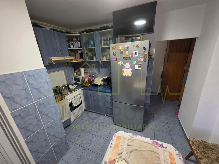 Apartament cu 3 camere semidecomandat în Șagului