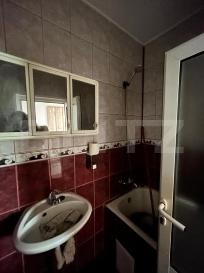 Apartament cu 2 camere semidecomandat, mobilat în Decebal