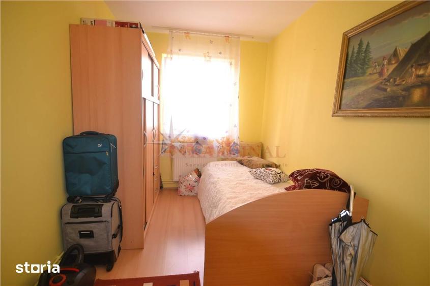 Apartament cu 3 camere decomandat în Astra