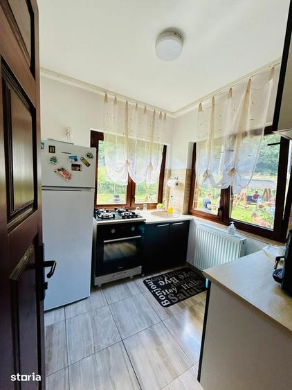 Casă cu 5 camere cu Teren 5500 Mp în Pojorâta