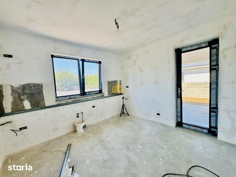 Casă cu 4 camere cu Teren 400 Mp în Domnești