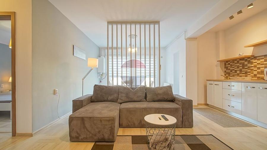 Apartament cu 2 camere decomandat în Tractorul