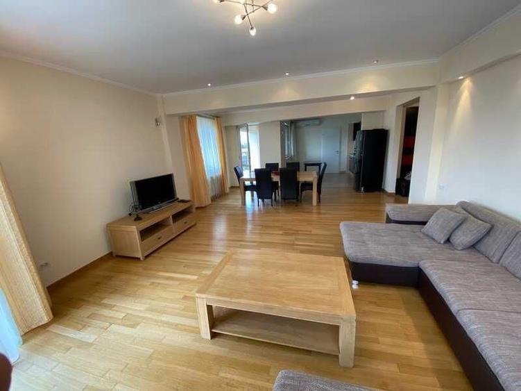 Apartament cu 4 camere decomandat în Odăile