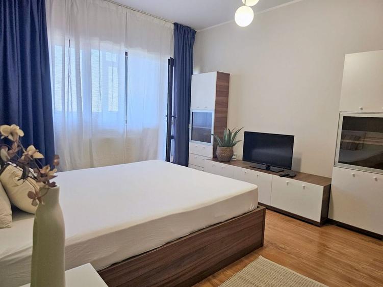 Garsonieră decomandată, mobilată în Bd. Coșbuc