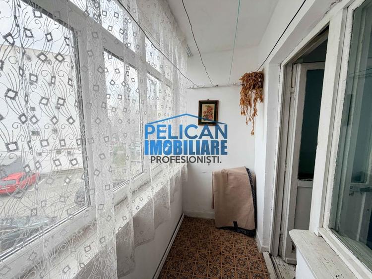 Apartament cu 3 camere semidecomandat în Vest