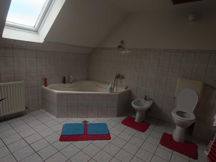 Casă individuală cu 2 camere cu Canalizare în Dealuri Oradea
