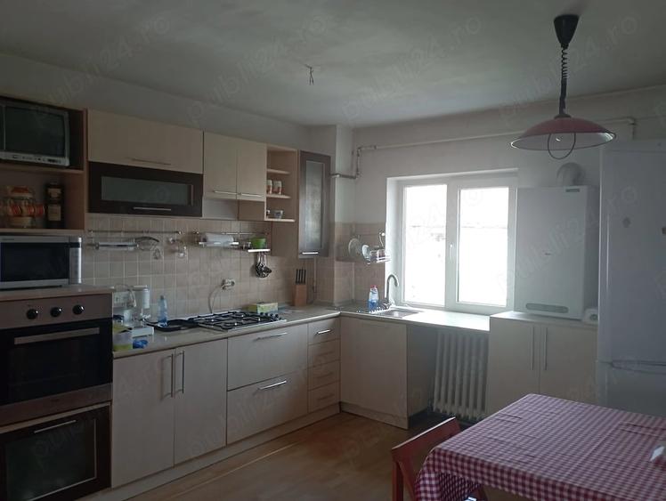 Apartament cu 3 camere decomandat în Dorobanți