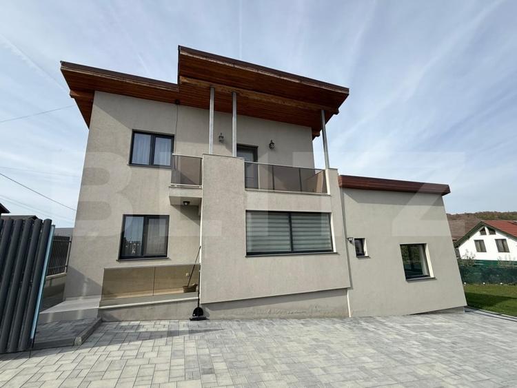 Casă individuală cu 4 camere cu Canalizare în Exterior Est