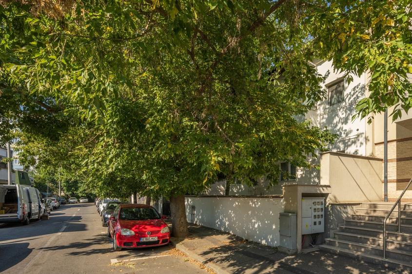 Apartament cu 2 camere semidecomandat în 1 Mai