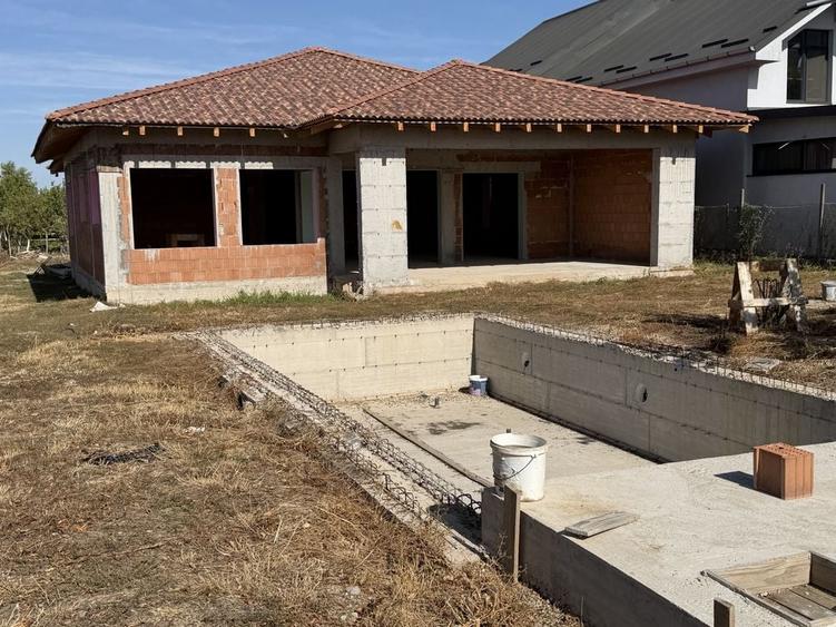 Casă cu 4 camere în Sânmartin