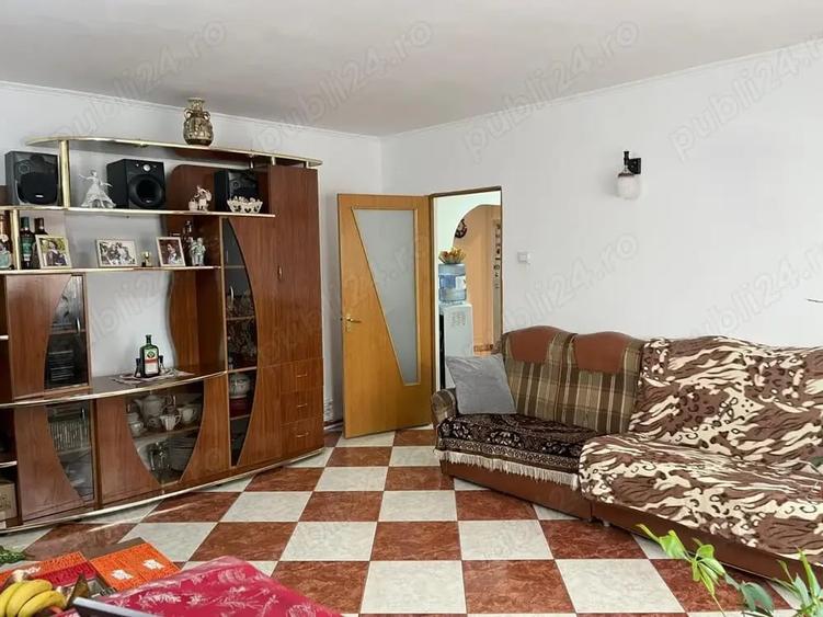 Apartament cu 4 camere decomandat în Vitan