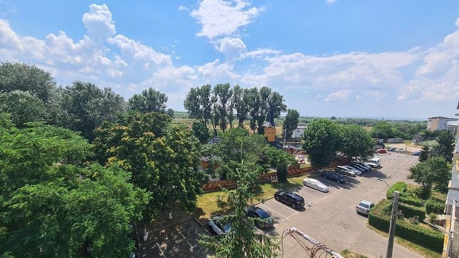 Apartament cu 3 camere decomandat în Horia