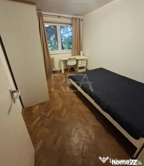 Apartament cu 3 camere semidecomandat în Drumul Taberei