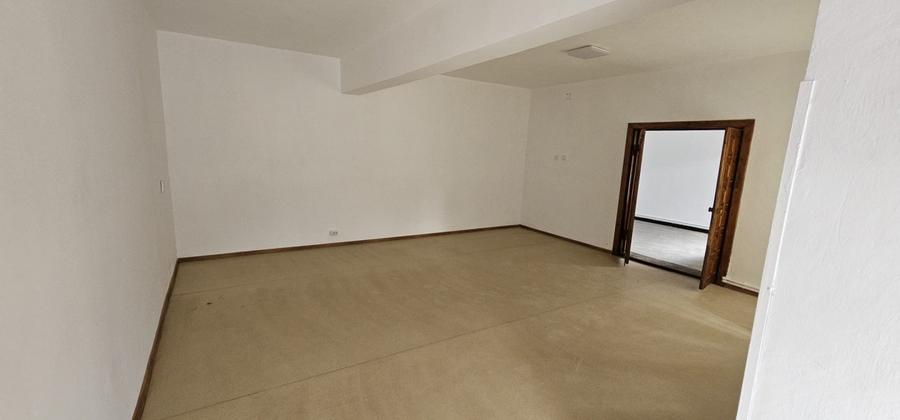 Spațiu comercial, de 102.51999664307 mp, în Zemeș