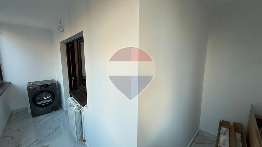 Apartament cu 4 camere decomandat în Central