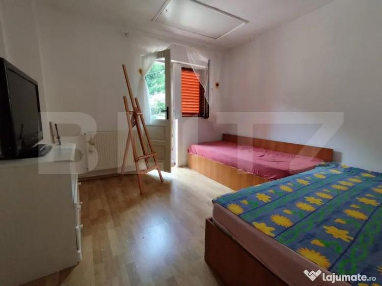 Casă cu 7 camere cu Teren 440 Mp în Poiana