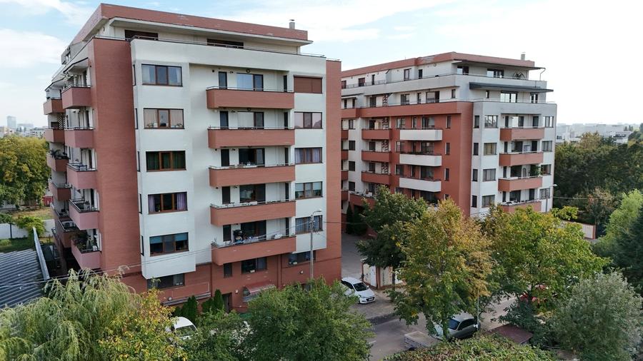 Apartament cu 2 camere semidecomandat, mobilat în Sisești