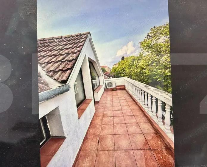 Casă cu 5 camere cu Teren 140 Mp în Lipovei