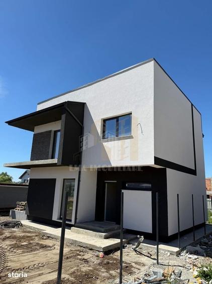 Casă cu 4 camere decomandat în Central