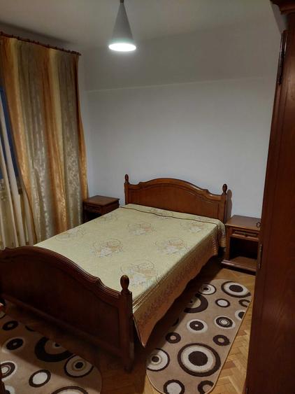 Apartament cu 3 camere decomandat în Ișalnița
