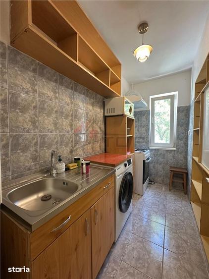 Apartament cu 2 camere semidecomandat în Podu Roș