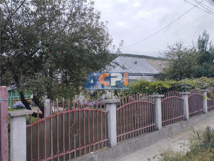 Casă cu 3 camere cu Teren 3886 Mp în Gârleni