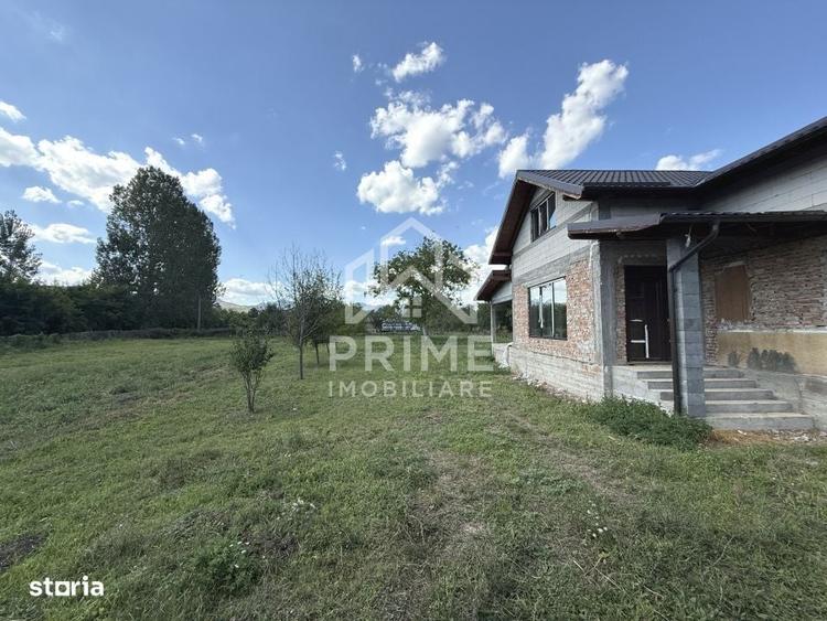 Casă cu 4 camere cu Teren 1800 Mp în Stremț