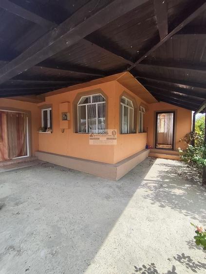 Casă individuală cu 3 camere cu Canalizare în Est
