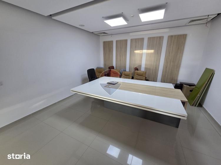 Spațiu comercial, de 600 mp, în Central