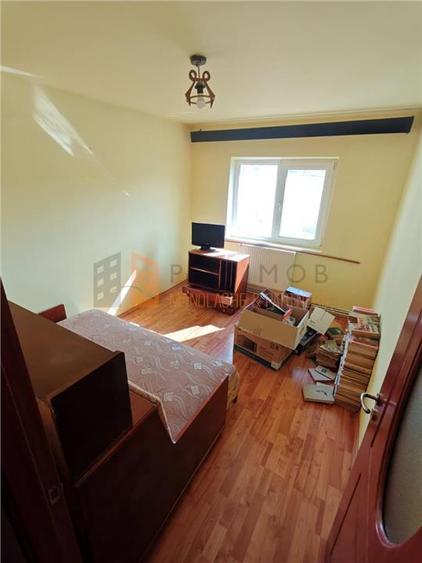 Apartament cu 3 camere decomandat, mobilat în Unirii Sud