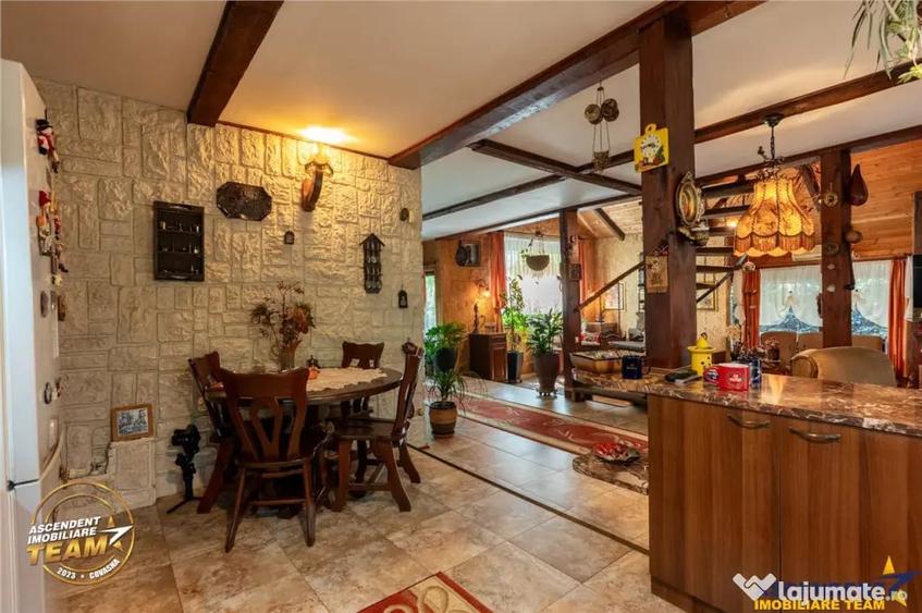 Casă cu 5 camere cu Teren 893 Mp în Central