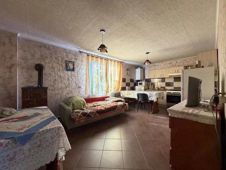 Casă cu 5 camere cu Teren 1840 Mp în Chișoda