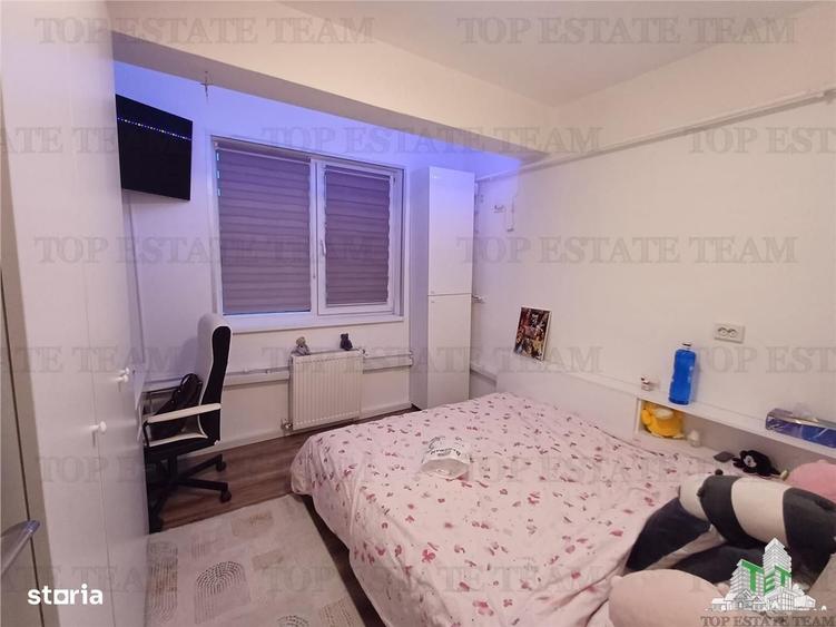 Apartament cu 3 camere semidecomandat în Roșu