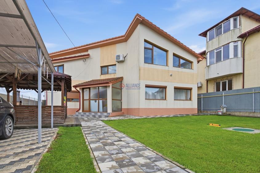 Casă cu 5 camere decomandat cu Canalizare în Palazu Mare