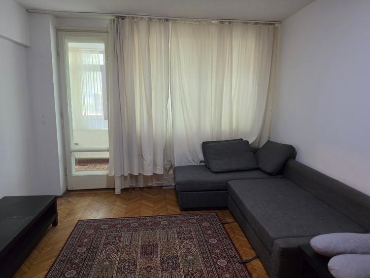 Garsonieră decomandată în Baba Novac