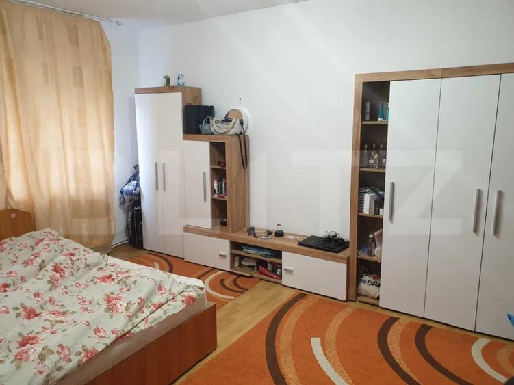 Apartament 3 camere, decomandat, 72 mp, zona The Office - 1