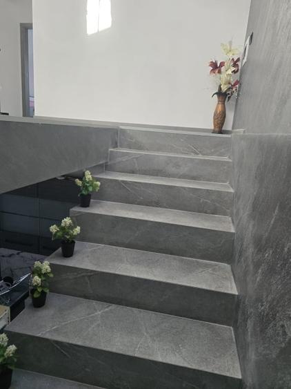 Casă individuală cu 5 camere cu Canalizare în Vest
