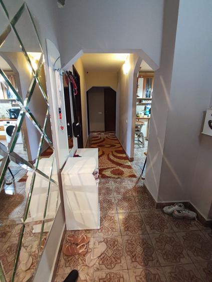 Apartament cu 3 camere decomandat în Unirii