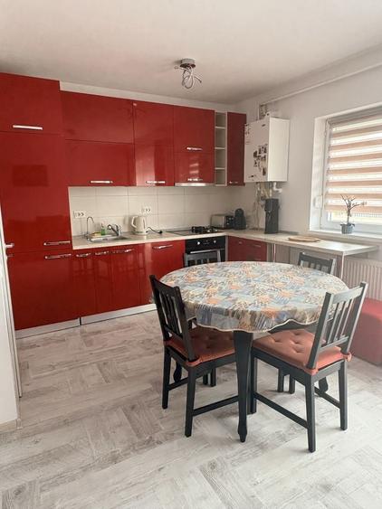 Apartament cu 3 camere decomandat în Primăverii