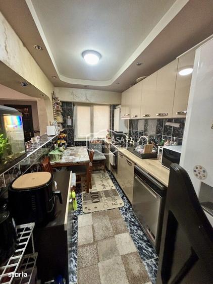Apartament cu 3 camere semidecomandat în Central