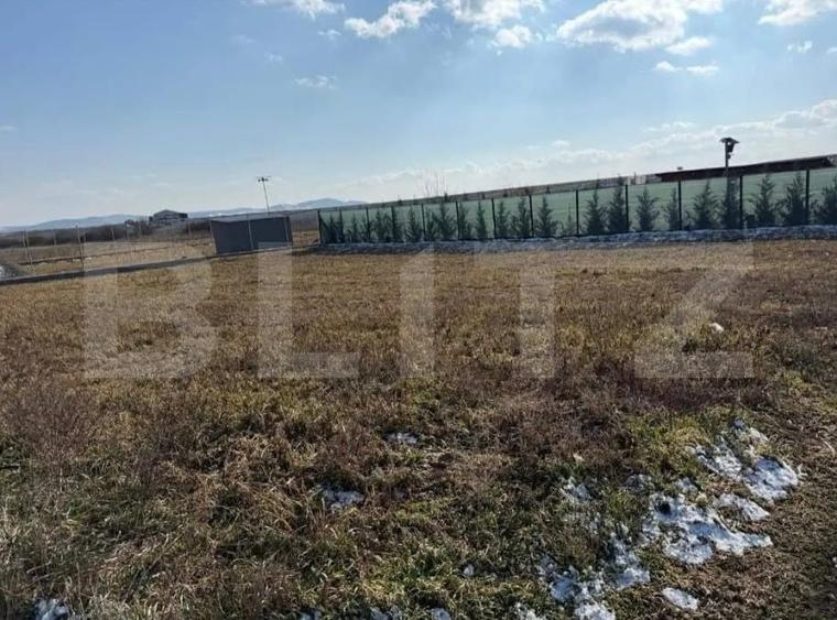Teren Construcții intravilan de 900 mp, în Luna