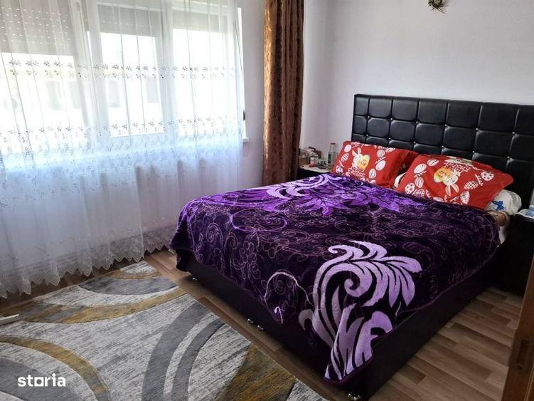 Apartament cu 3 camere semidecomandat în Berca