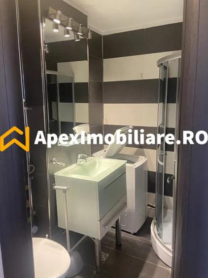 Apartament cu 3 camere semidecomandat în Titulescu