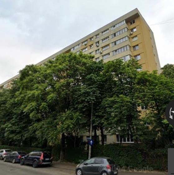 Apartament cu 3 camere semidecomandat în Obor
