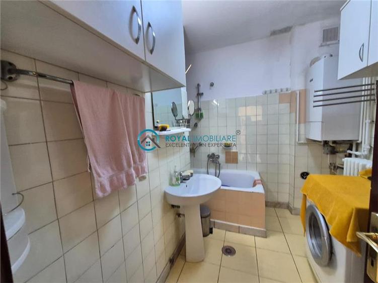 Casă individuală cu 6 camere cu Canalizare în Gheorghe Doja