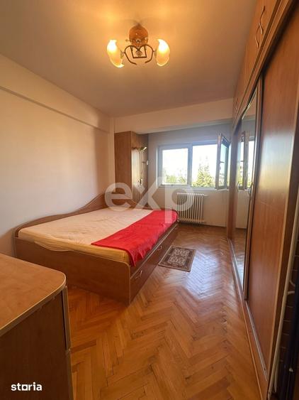 Apartament cu 3 camere semidecomandat în Centrul Civic