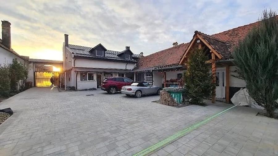 Apartament cu 2 camere decomandat în Sânpetru