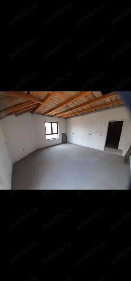Casă cu 4 camere cu Teren 1000 Mp în Țepu